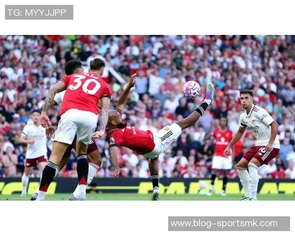 姆伯莫回忆曼联球迷热情并强调三叉戟仍需提升的关键点 姆伯莫回忆曼联球迷热情并强调三叉戟仍需提升的关键点