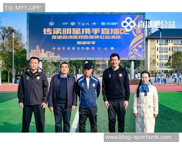 直播吧公益携手杨晨等12名老甲A球星走进成都校园助力青少年足球梦想